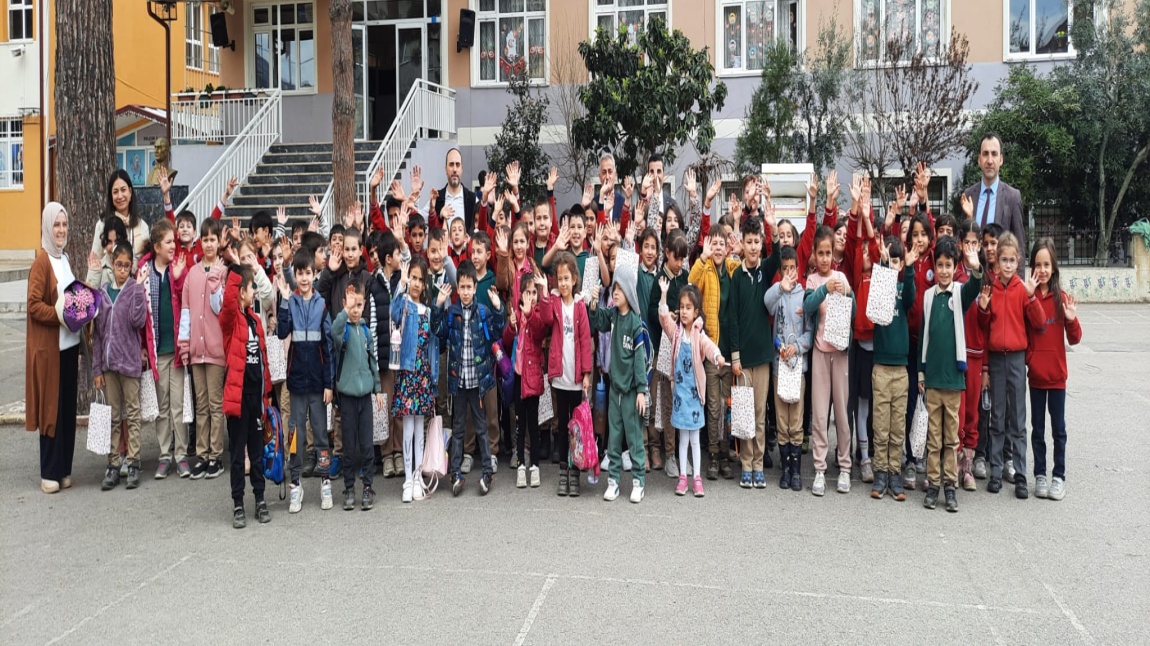 Eğitici Oyun Uygulamaları paylaşımı projesi kapsamında Göllüce İlkokulu ve Anasınıfı öğrencilerini misafir ettik.